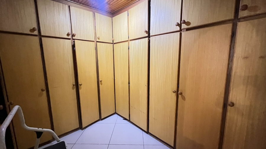 4 Bedroom Property for Sale in Langenhovenpark Free State